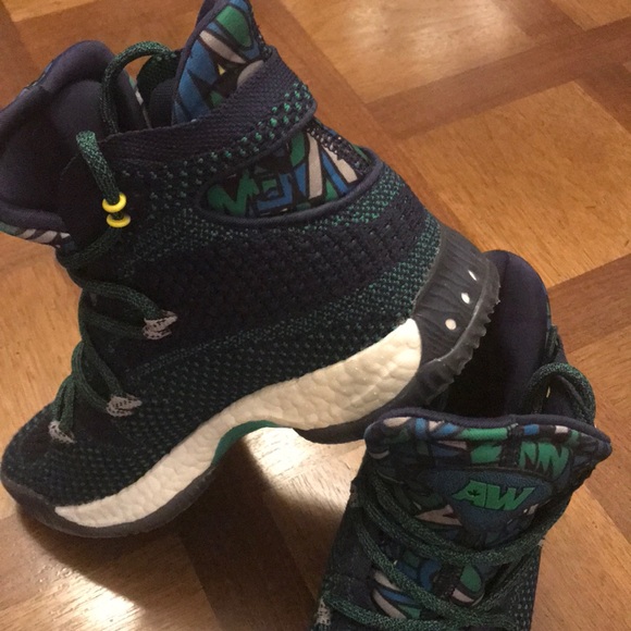 Adidas basketball shoes - Picture 3 of 8